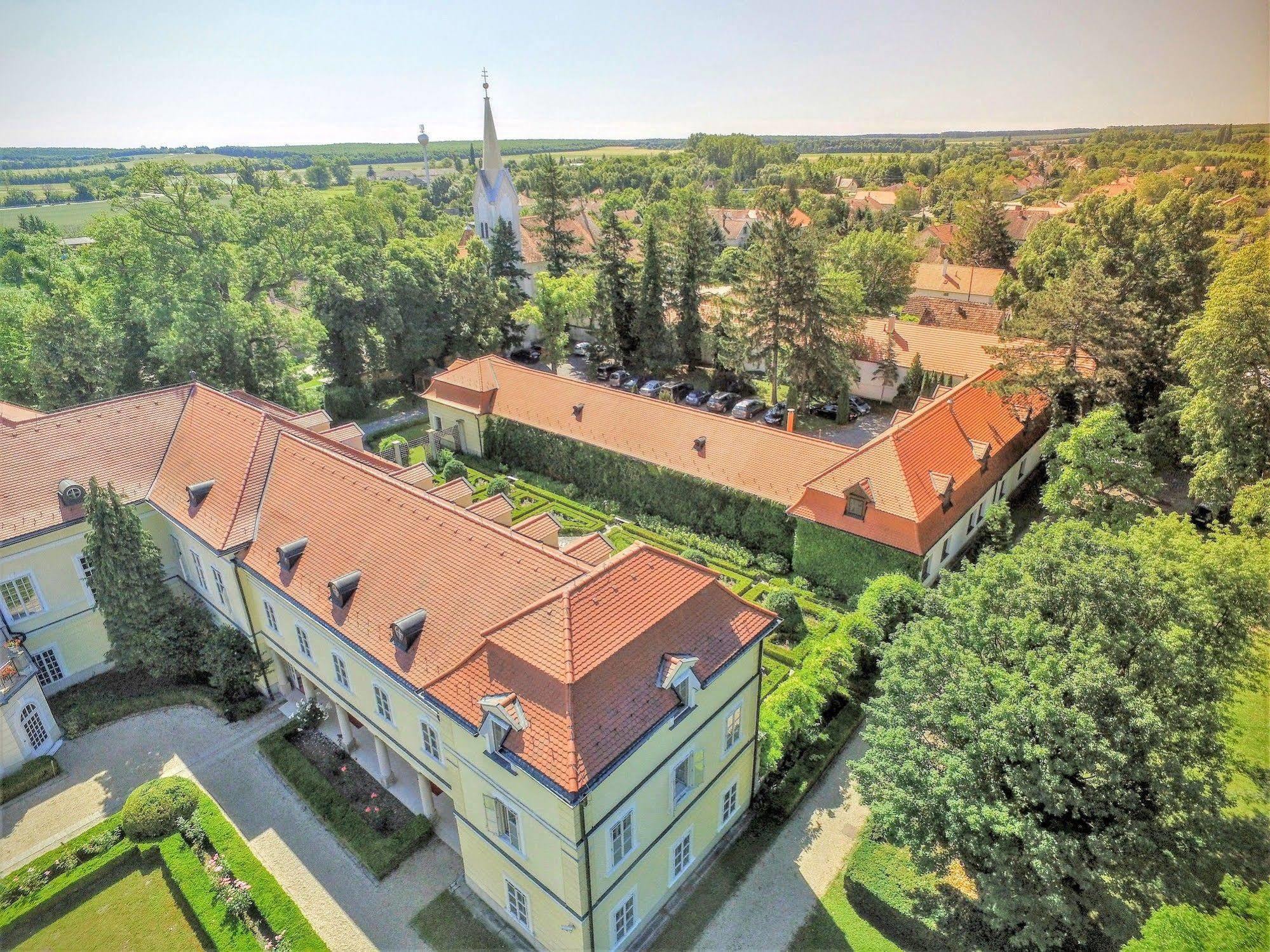 ホテル Szidonia Castle Röjtökmuzsaj エクステリア 写真
